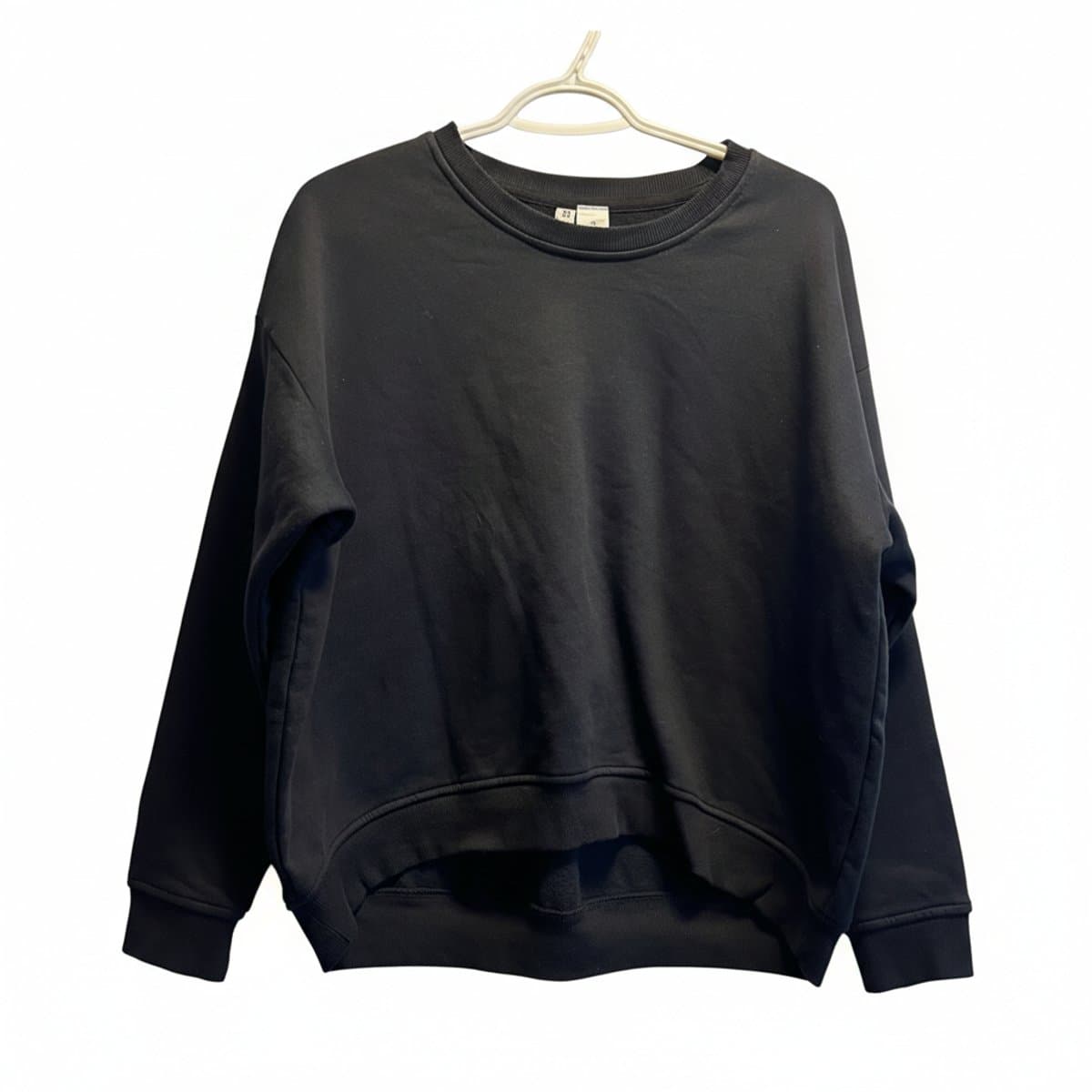 Uniqlo U Minimalist Arch-Hem Sweatshirt in Noir