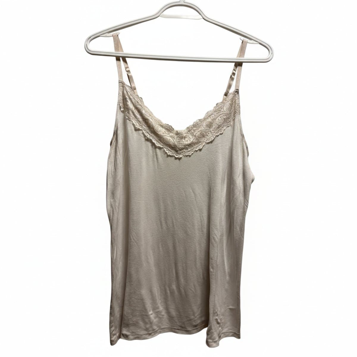Vintage-Inspired Scalloped Lace Camisole in Champagne