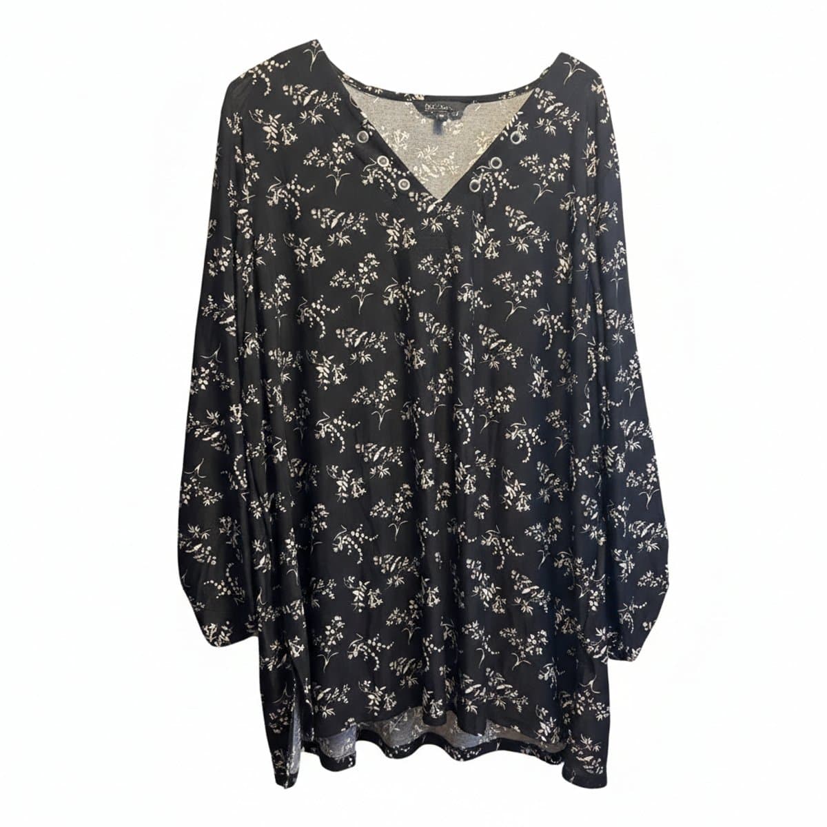 Elegant Grommet-Detail Floral Blouse in Noir