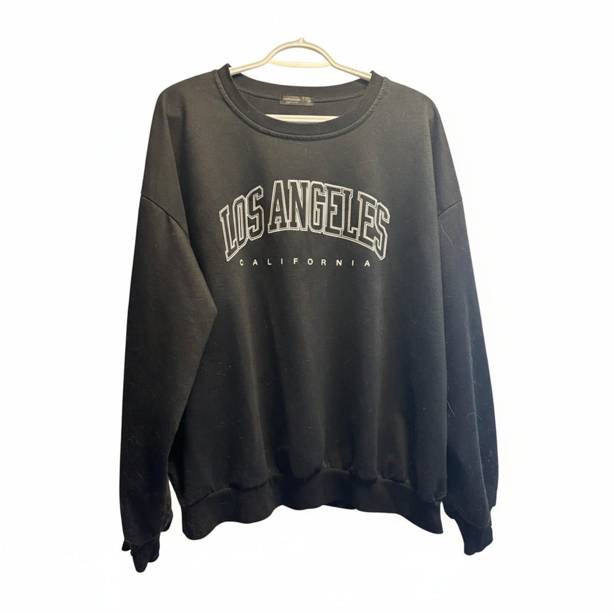 Carlyle's elite curation: Sculpting leggings and Los Angeles sweatshirt. ✨