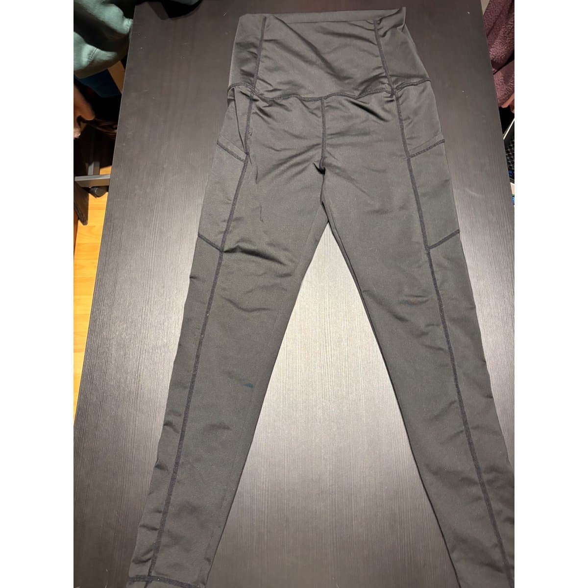 : High-Rise Black Leggings with Utility Pockets